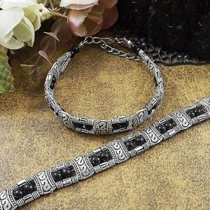 🌟NWOT🌟 Silver and Black Beaded Bracelet